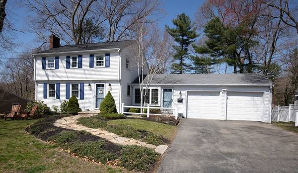 11 Colonial Rd, Hingham, MA 02043