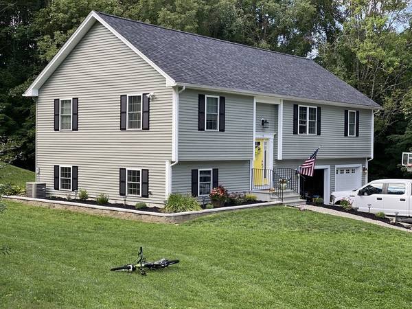 30 Old Southbridge Rd, Dudley, MA 01571