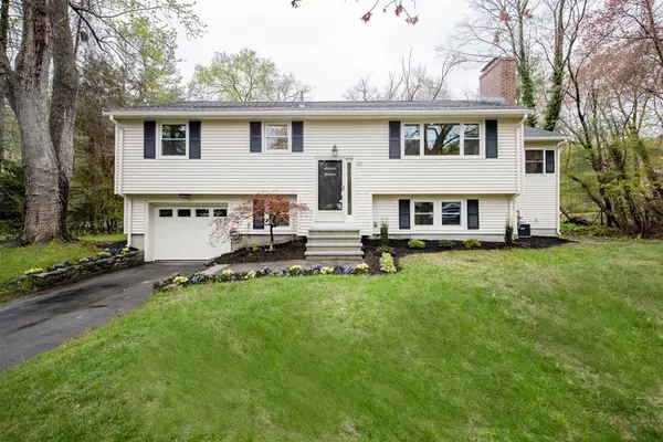 52 Arakelian Dr, Billerica, MA 01821