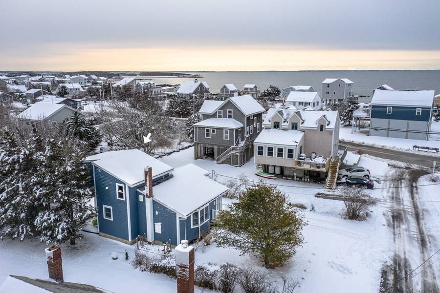 12 Oliver St, Mattapoisett, MA 02739