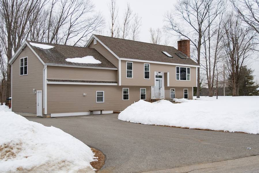 84 Sanborn Rd, East Kingston, NH 03827