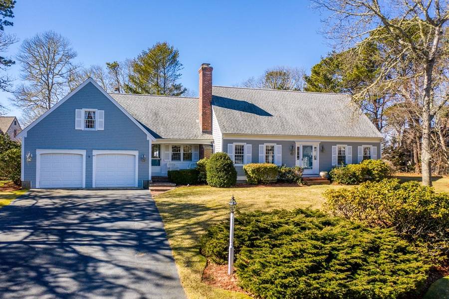 43 Schooner Dr, Harwich, MA 02646