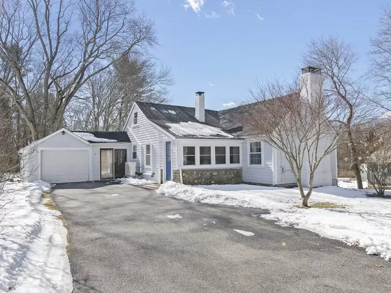 31 W Division St, Holbrook, MA 02343