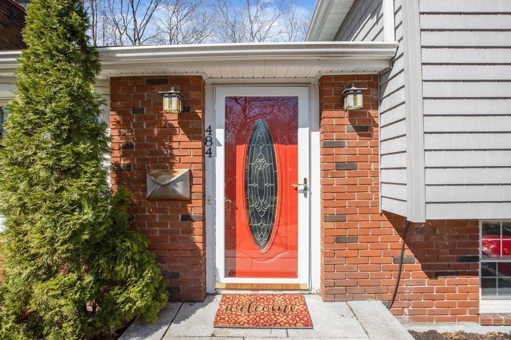 Weymouth, MA 02188,484 Essex St