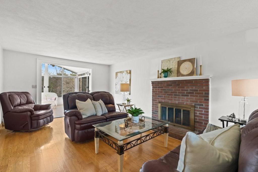 Burlington, MA 01803,39 Upland Road