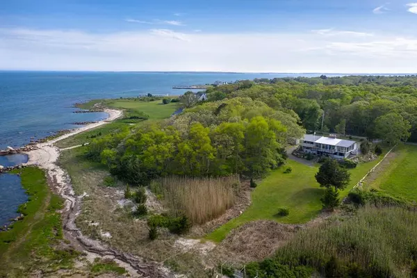 32 Ocean Dr, Mattapoisett, MA 02739