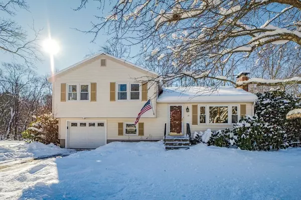 19 Longmeadow Rd, Medfield, MA 02052