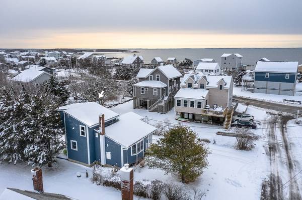 12 Oliver St, Mattapoisett, MA 02739