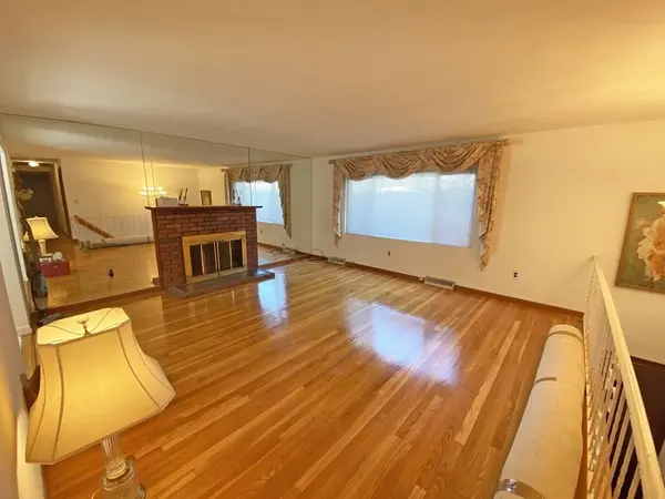 17 Hilltop Ave, Saugus, MA 01906