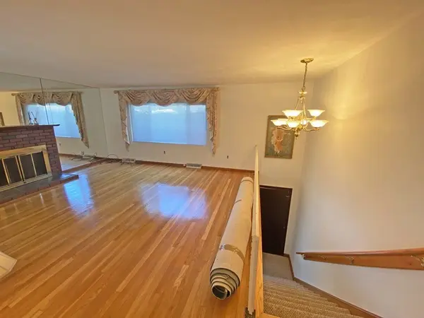 17 Hilltop Ave, Saugus, MA 01906