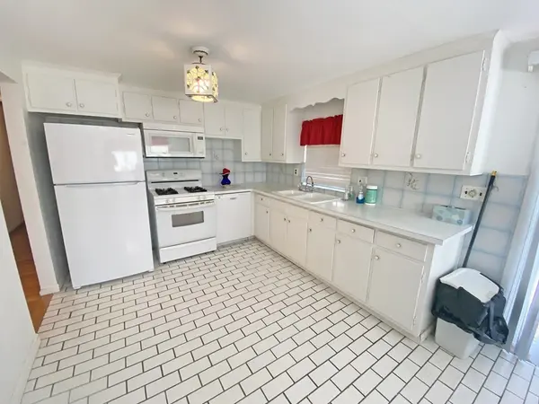 17 Hilltop Ave, Saugus, MA 01906