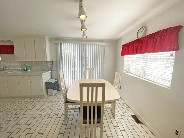 17 Hilltop Ave, Saugus, MA 01906