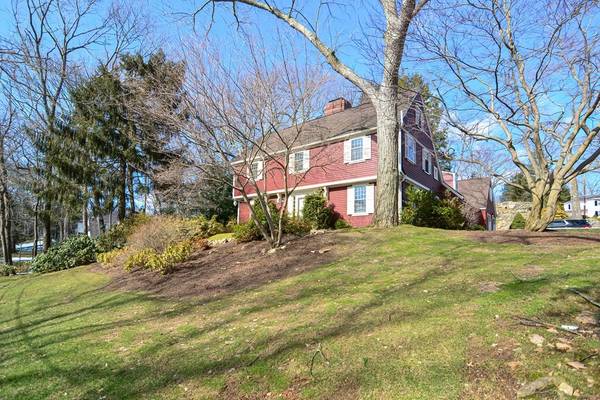 35 Old Colony Rd, Wellesley, MA 02481