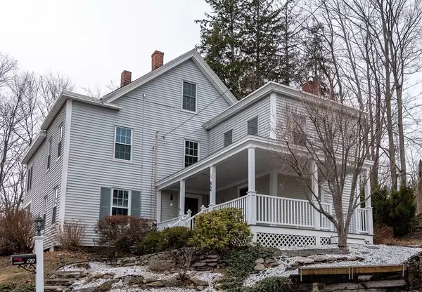 92 Prospect St, Amesbury, MA 01913