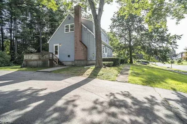 Walpole, MA 02081,20 Neal St