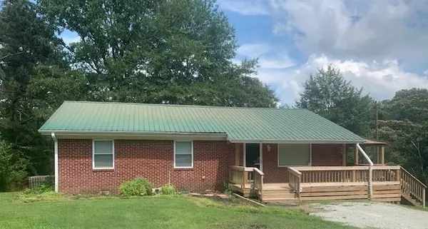 1115 CIRCLE HILL DR, Selmer, TN 38375