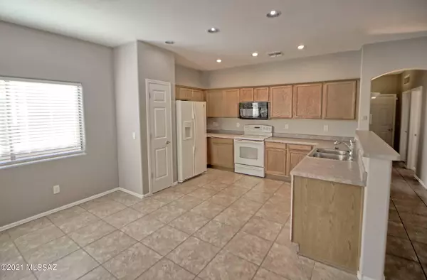 Sahuarita, AZ 85629,172 E Corte Rancho Encanto