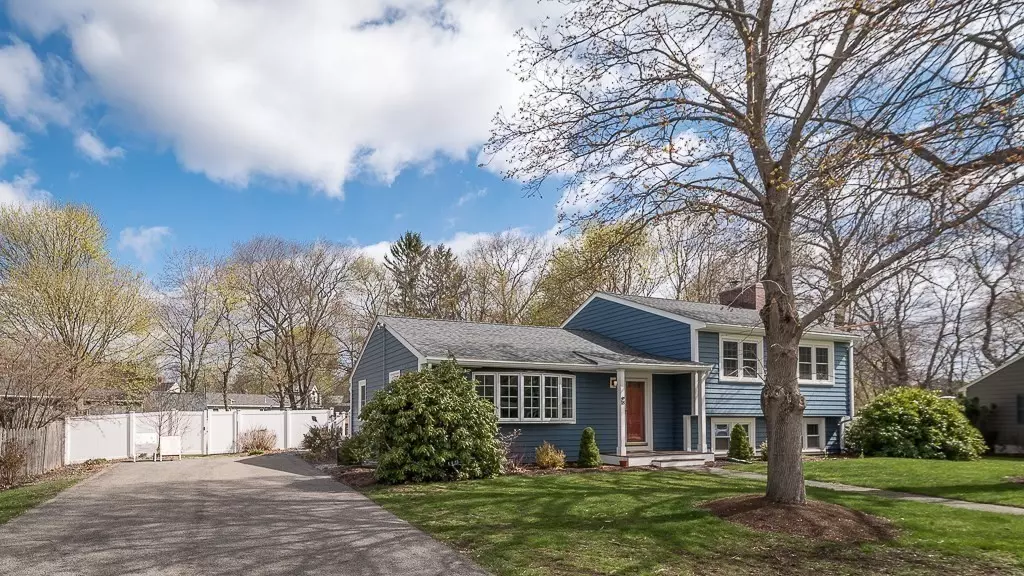 18 Homestead Circle, Hamilton, MA 01982