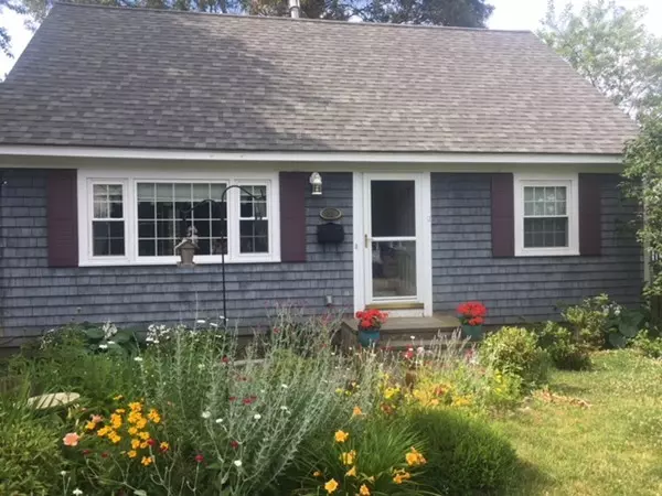 33 Harrington St, Falmouth, MA 02536