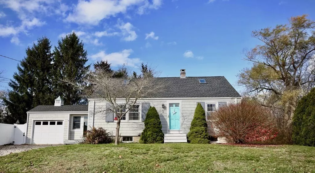 3 Acushnet Rd, Mattapoisett, MA 02739