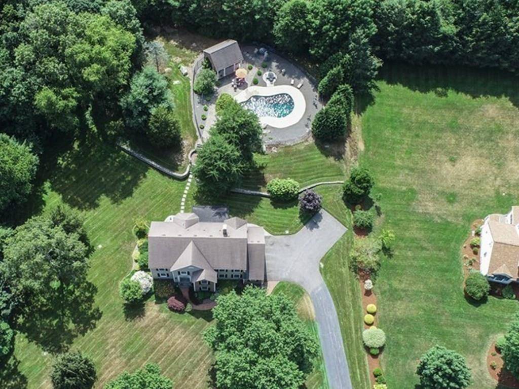 Rehoboth, MA 02769,18 Columbine Rd