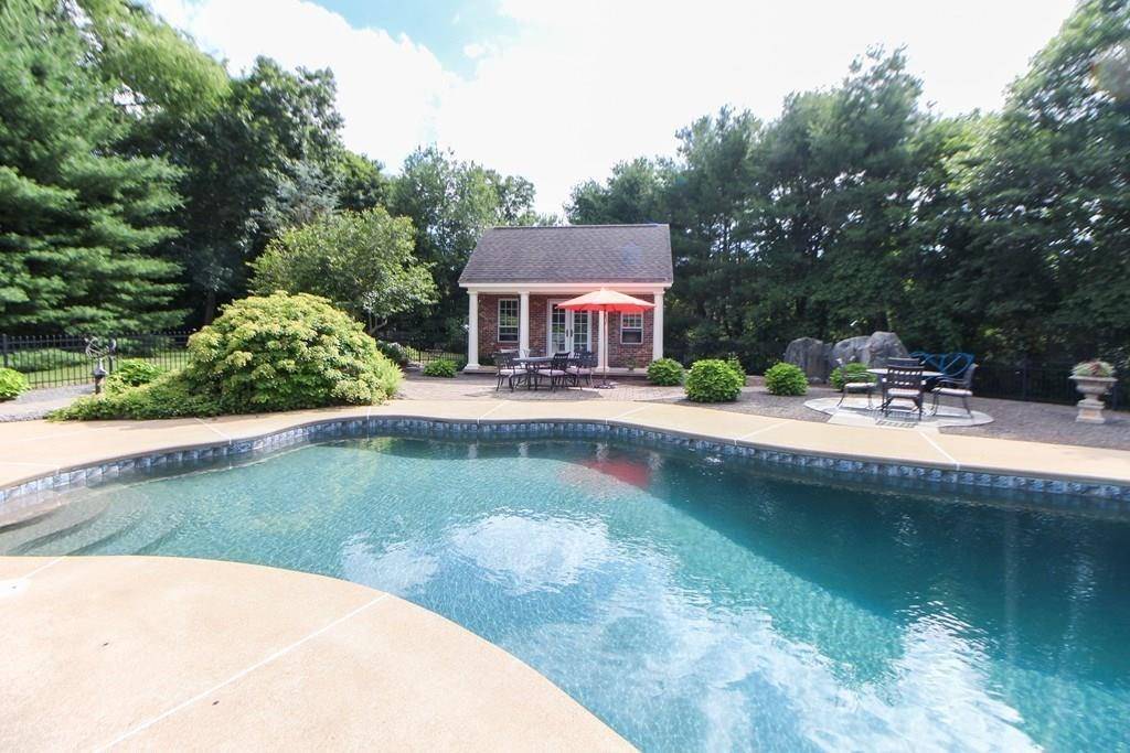 Rehoboth, MA 02769,18 Columbine Rd
