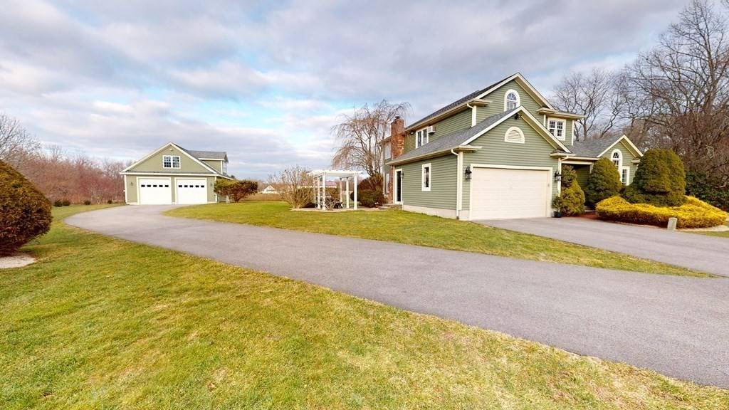 Seekonk, MA 02771,104 Jane Howland Dr