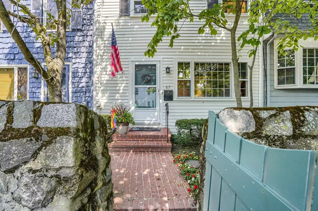 Marblehead, MA 01945,67 Elm St