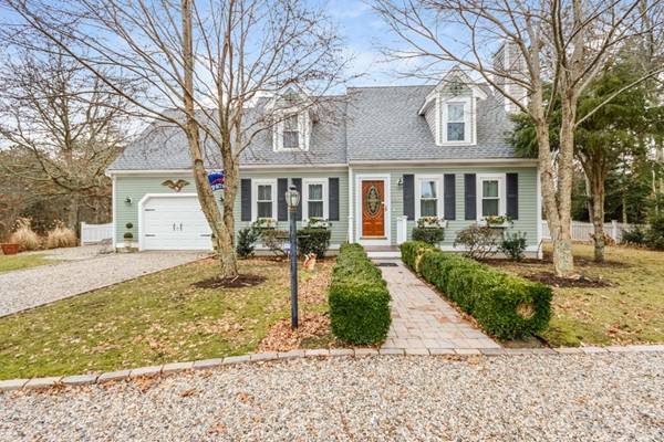 127 Meredith Dr, Falmouth, MA 02536