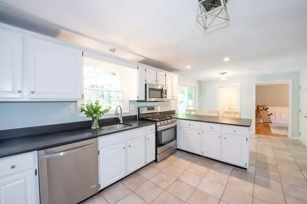 Groton, MA 01450,15 Heritage Ln