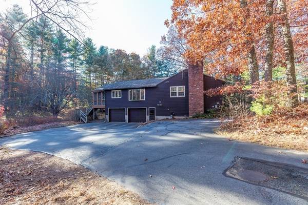 15 Willowdale Road, Tyngsborough, MA 01879