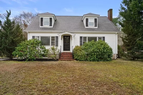 386 Summer St, Duxbury, MA 02332