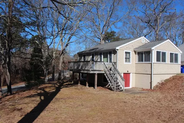 12 Mercury Ave, Bourne, MA 02559