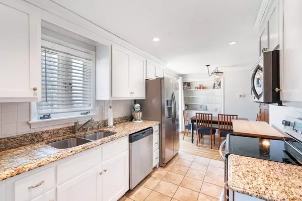 Salem, NH 03079,17 Bagnell Avenue