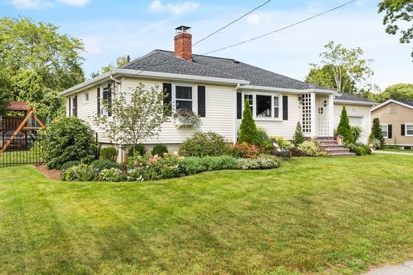 16 Crescent Rd, Hamilton, MA 01982