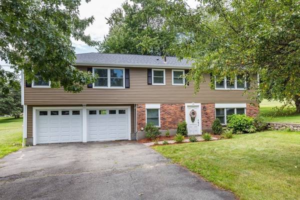 26 Briarwood Rd, Framingham, MA 01701