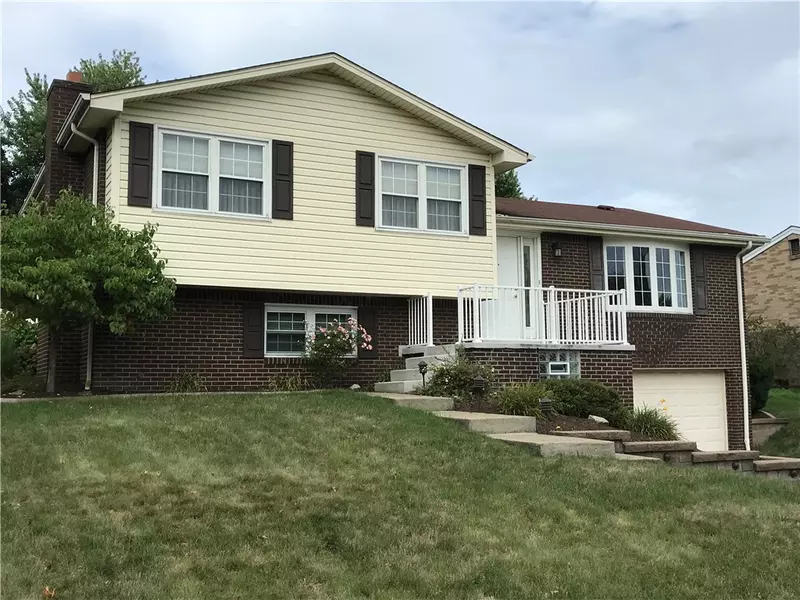 1868 DIANE MERLE DR., North Huntingdon, PA 15642