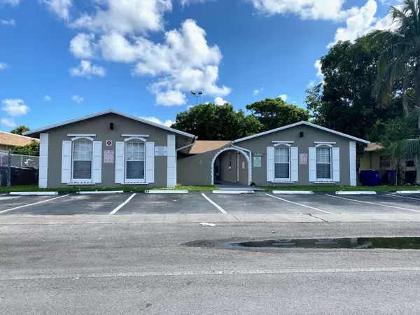 4040 NW 30th TER 1-5, Lauderdale Lakes, FL 33309