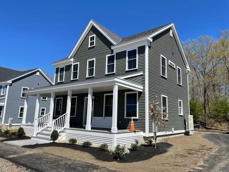 14 Bradley Cir, Devens, MA 01434