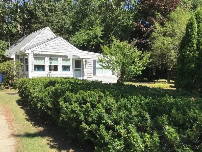 34 Meadowbrook Lane, Mattapoisett, MA 02739