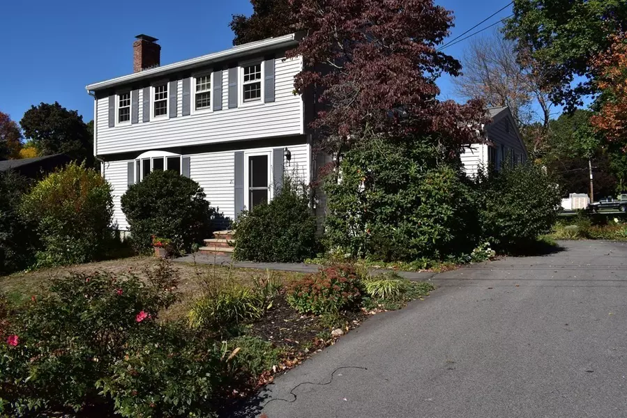 21 Woodvale Ln, Lowell, MA 01852