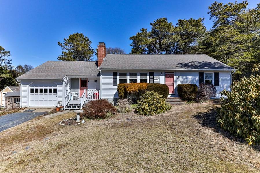 18 Hollow Ln, Harwich, MA 02645