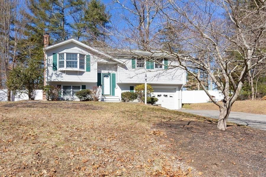 158 Elizabeth Dr, Raynham, MA 02767