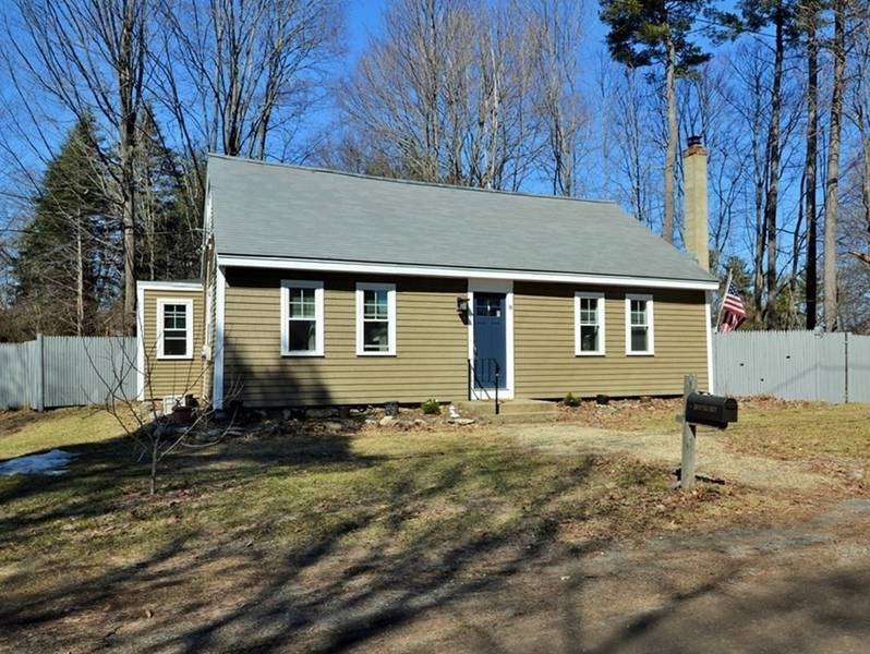 8 Pentucket Avenue, Georgetown, MA 01833