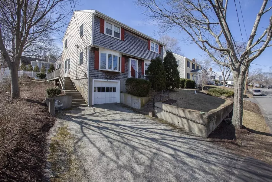 14 Harborview Dr, Hingham, MA 02043