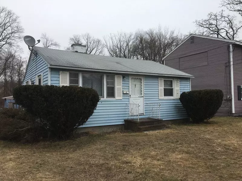 239 Burnham Rd, Lowell, MA 01852