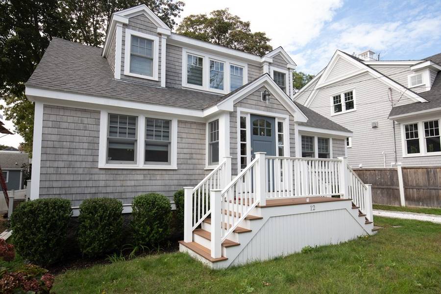 12 Whiton Ave, Hingham, MA 02043