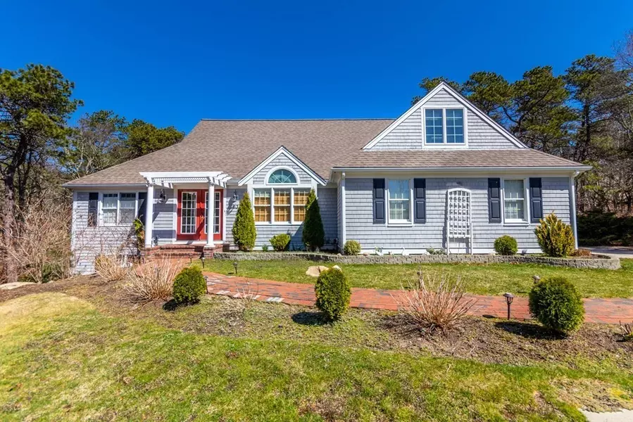 63 Cairn Ridge Rd, Falmouth, MA 02536