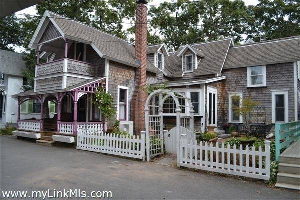 14 Commonwealth Ave, Oak Bluffs, MA 02557