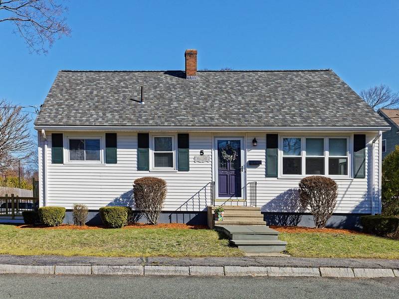 5 Place Ln, Woburn, MA 01801